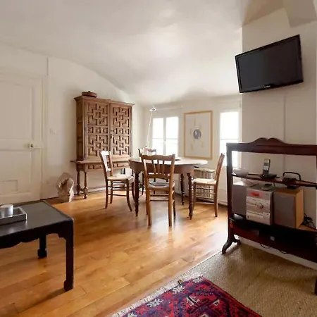 Apartment Authentic Rue Du Bac